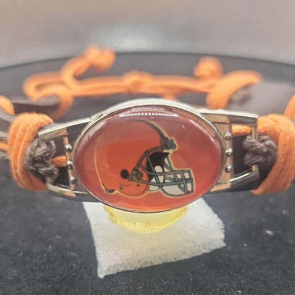 CLEVELAND BROWNS LEATHER BRACELET